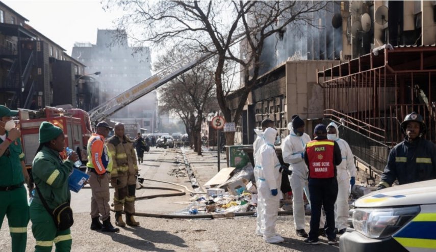 106قتلى ومصابين بحريق في مبنى بجنوب إفريقيا