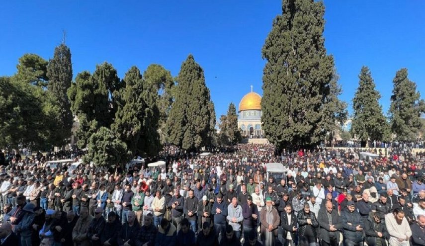 نماز جمعه باشکوه مسجدالاقصی با حضور ده‌ها هزار فلسطینی
