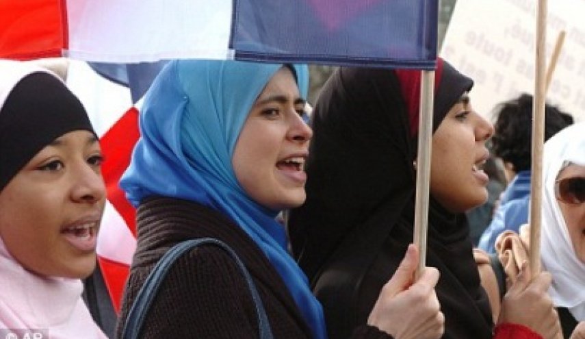 اعتصاب در یک دبیرستان در فرانسه در اعتراض به ممنوعیت حجاب