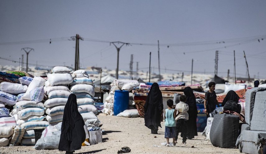 70 عائلة عراقية من أسر ’داعش’ تستعد لمغادرة ’مخيم الهول’ السوري إلى بلادها