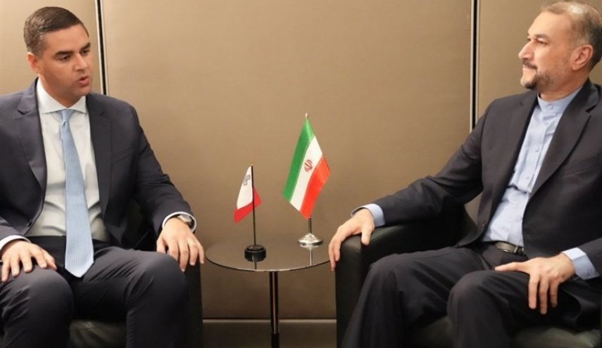 وزير الخارجية الايراني يلتقي نظيريه المالطي والإكوادوري