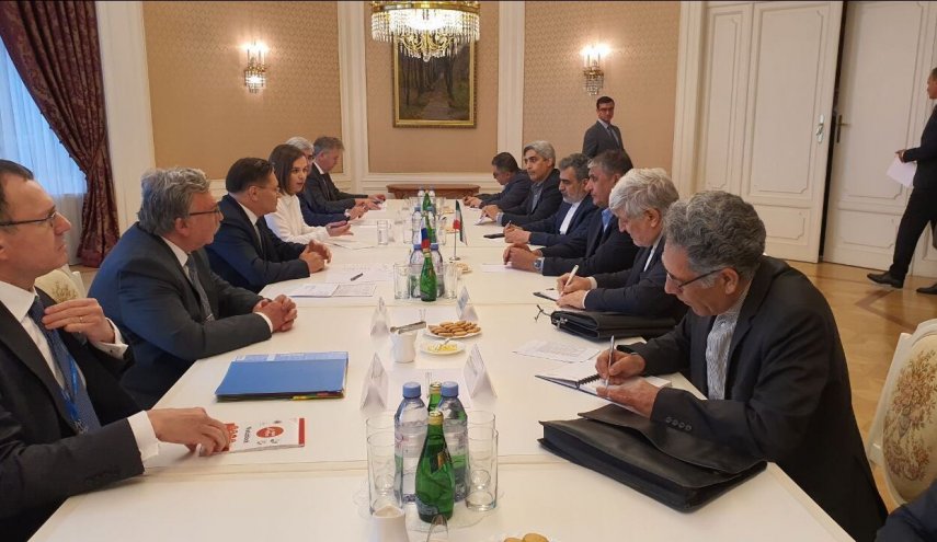 رئيس الطاقة الذرية الايرانية يلتقي رئيس شركة روس أتوم الروسية