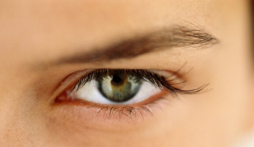 لون وملمس العين يكشف عن هذه المشاكل الصحية المقلقة