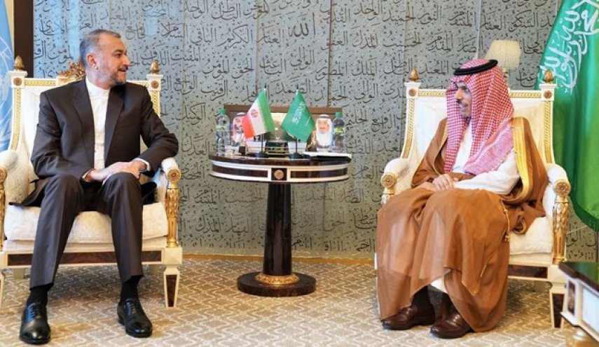 وزيرا الخارجية الايراني والسعودي يؤكدان على تسريع التعاون المشترك 

