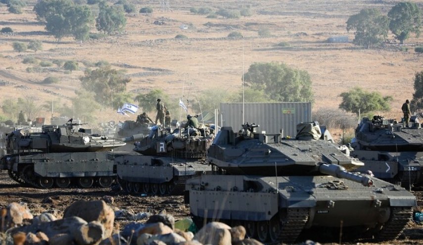 الجيش الصهیونی يرد على إطلاق صاروخين سقطا في الجولان السوري المحتل