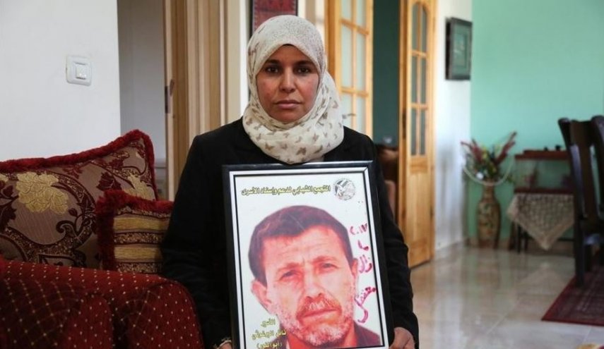 بالفيديو..زوجة أقدم أسير فلسطيني في سجون الاحتلال تعلق على صفقة التبادل