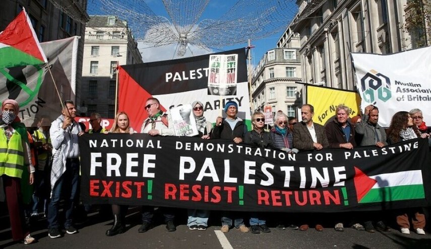 الشرطة البريطانية تستخدم العنف ضد مظاهرات داعمة لفلسطين

