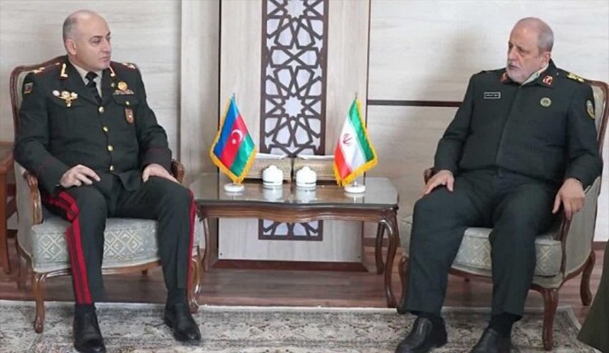 إيران وآذربيجان تبحثان التعاون الأكاديمي في المجال العسكري