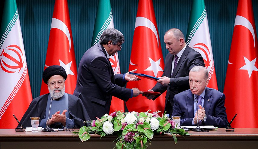 توقيع اتفاقية الربط الكهربائي بين إيران وتركيا