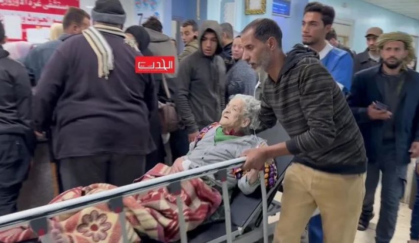 نجات یک پیرزن ۸۰ ساله فلسطینی از زیر آوار بعد از ۶۰ روز!+‌ویدئو