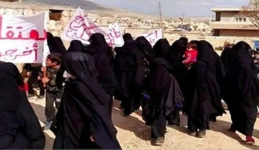 إرهابيون بريف حلب منعوا النساء من التظاهرة ضد زعيمهم
