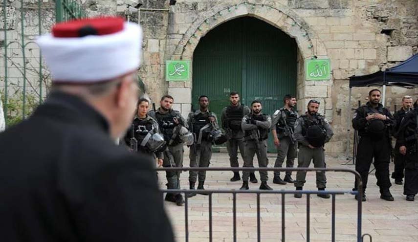 قوات الاحتلال تمنع آلاف المصلين من الوصول للمسجد الأقصى