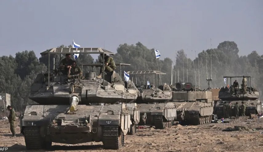 جيش الاحتلال يتخذ من شابين فلسطينيين 