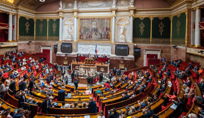 115 برلمانيا فرنسيا يطالبون ماكرون بوقف بيع الأسلحة لكيان الاحتلال