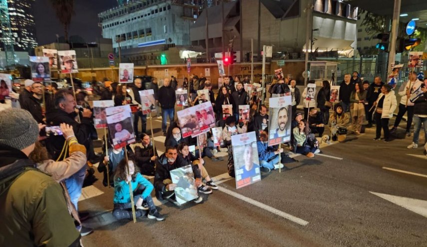 تداوم تظاهرات خانواده‌های اسرای صهیونیستی در تل‌آویو
