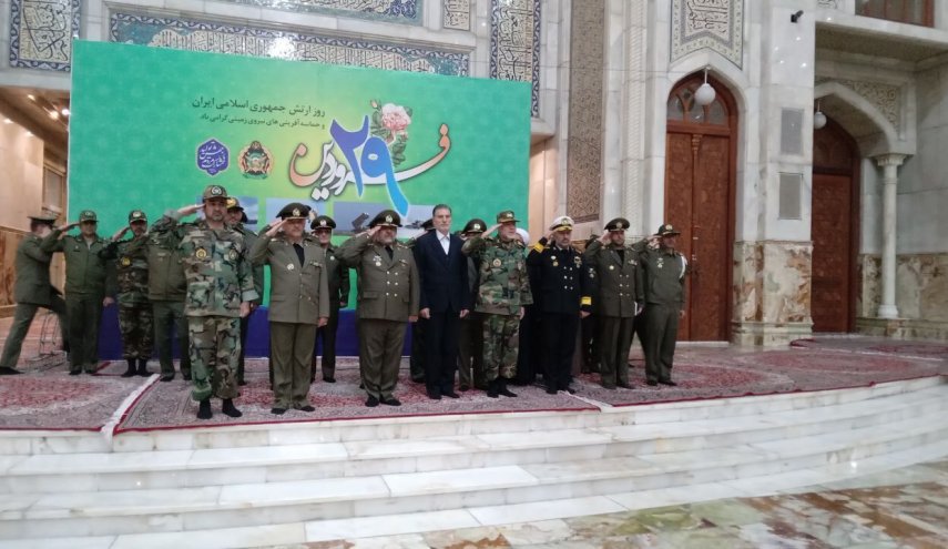 قادة الجيش الايراني يجددون العهد والبيعة لمبادىء مفجر الثورة الاسلامية