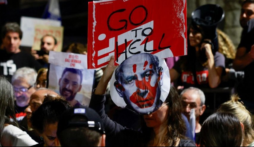 الغضب يتصاعد على نتنياهو.. محتجون يحتشدون أمام منزله