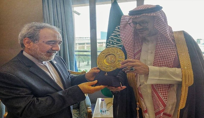 قنصل إيران يلتقي في جدة رئيس جامعة الملك عبد العزيز