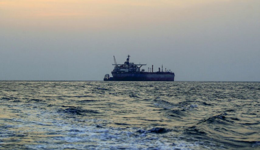 هيئة بحرية بريطانية: الإبلاغ عن انفجارين قرب سفينة تجارية جنوب عدن