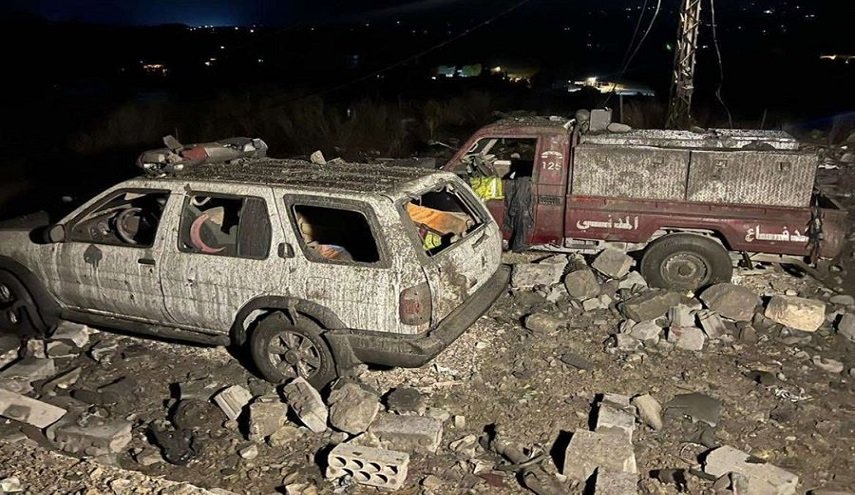 استشهاد 5 من رجال الدفاع المدني إثر غارة صهيونية على لبنان
