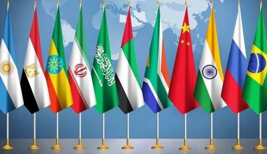 ترامب يهدد دول بريكس بشأن خططها لإنشاء بديل للدولار
