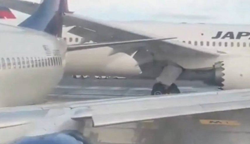 اصطدام طائرتين على مدرج مطار أميركي