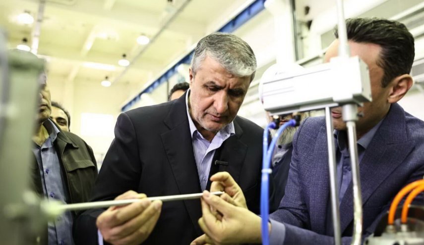 ايران تدشن عدة مشاريع نووية جديدة