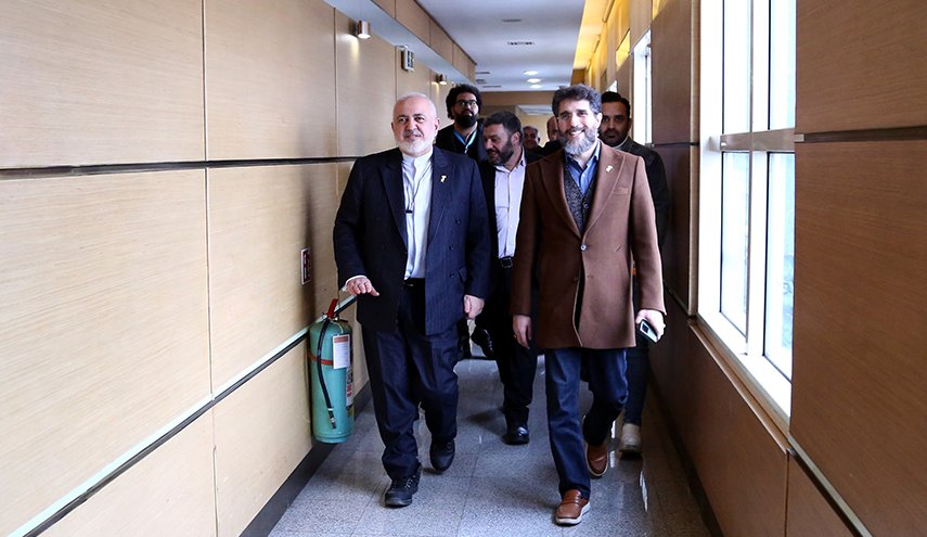 ظريف: اليوم نصنع الصواريخ بدلا من توسل الآخرين