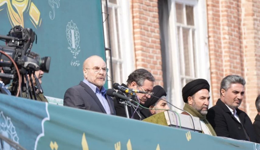 قاليباف: الشعب الإيراني أحيا عزّة الإسلام تحت قيادة الإمام الخميني (رض)