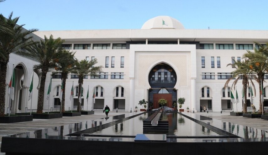 الجزائر تعرب عن 