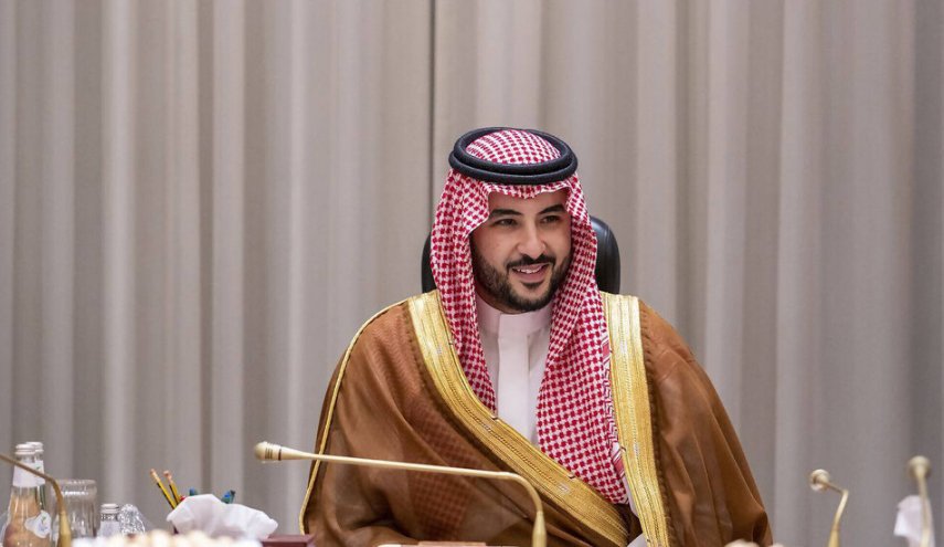 اتصال هاتفي بين وزير الدفاع السعودي ونظيره الأمريكي.. ماذا دار بينهما؟
