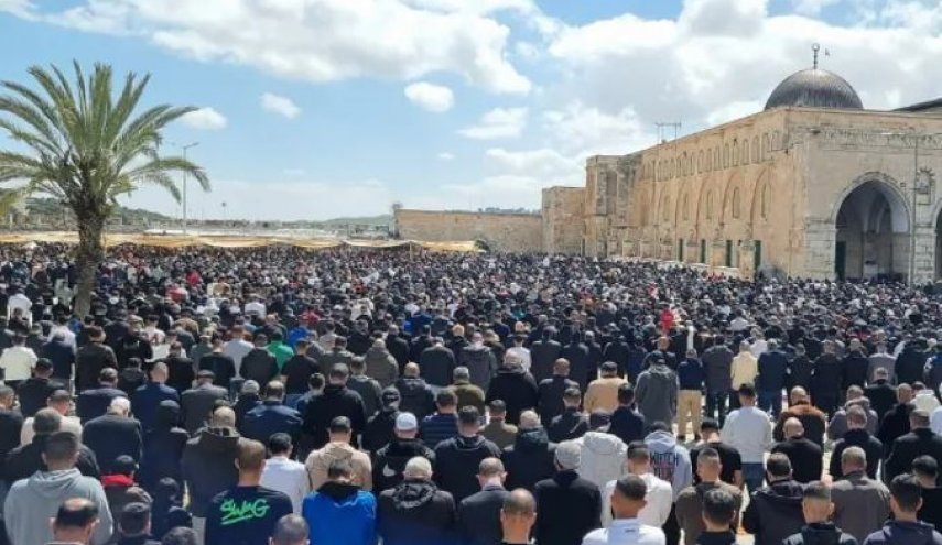 حماس: تقييد الوصول للأقصى سابقة خطيرة تستهدف حرية العبادة