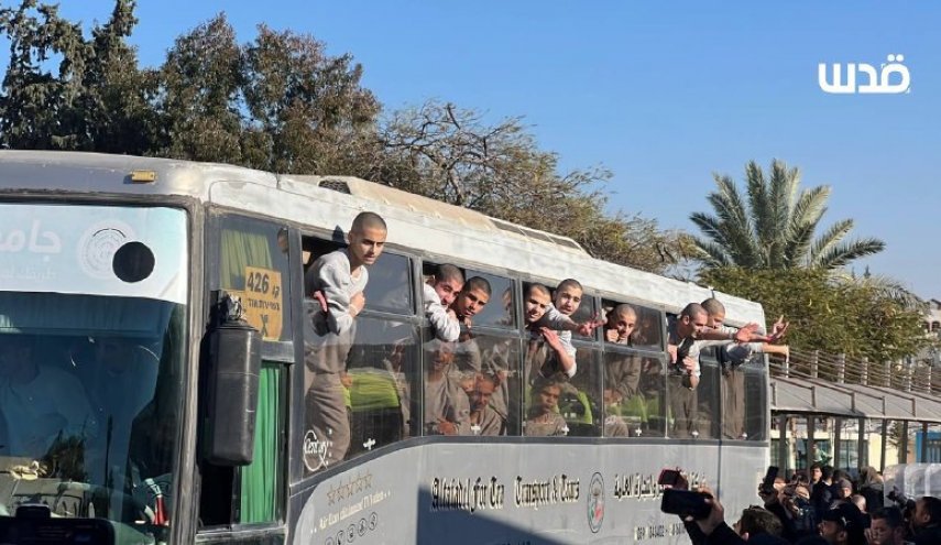 وصول 46 من الأسرى الأطفال والنساء الفلسطينيين إلى غزة