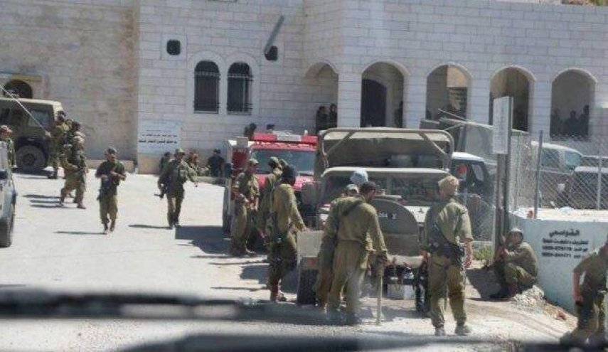 قوات الاحتلال الإسرائيلي تقتحم مساجد نابلس وتمنع الصلاة فيها