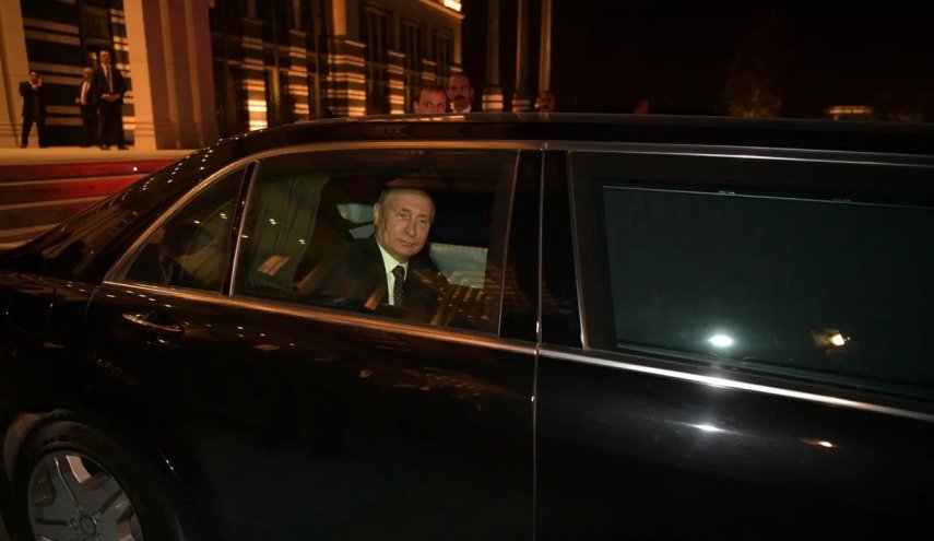 صور..حقيقة انفجار سيارة في موكب بوتين..هل كان محاولة اغتيال؟