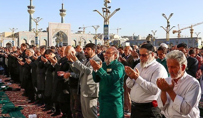 مكتب قائد الثورة: يوم غدٍ الاثنين عيد الفطر المبارك في إيران