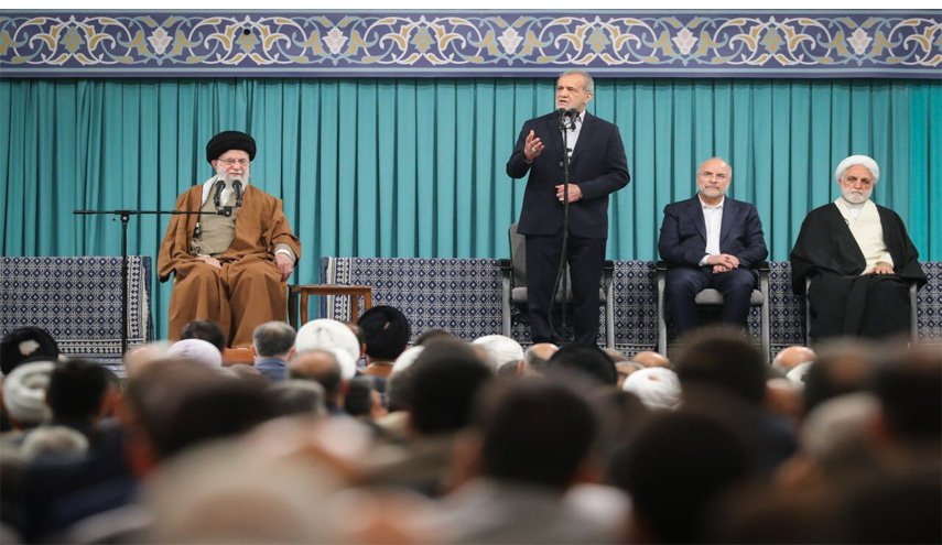 بزشكيان: على العالم الإسلامي نبذ الخلافات وتوحيد الجبهات ضد 'إسرائيل'