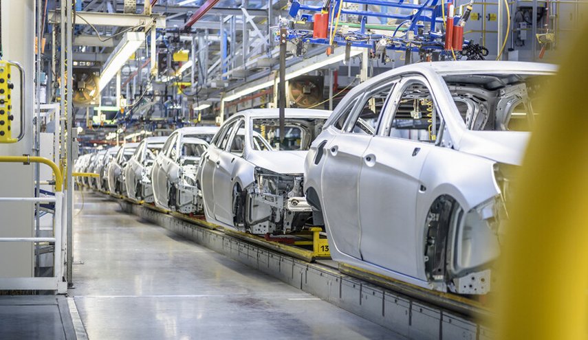 رسوم ترامب تهدد بتسريح 25 ألف عامل في صناعة السيارات البريطانية