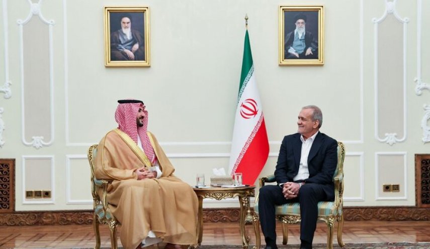 بزشكيان: يمكن لإيران والسعودية حل العديد من مشاكل المنطقة
