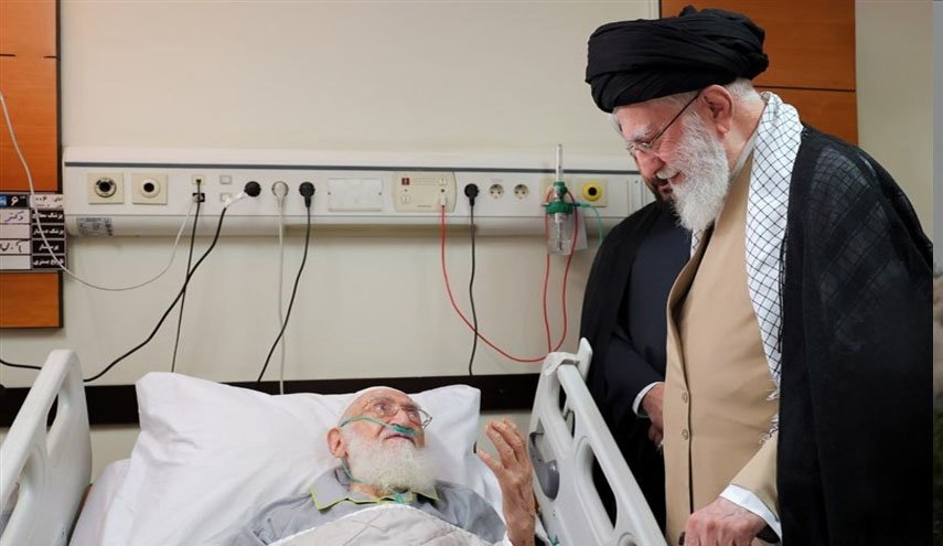 عیادت رهبر معظم انقلاب  از آیت‌الله نوری‌همدانی