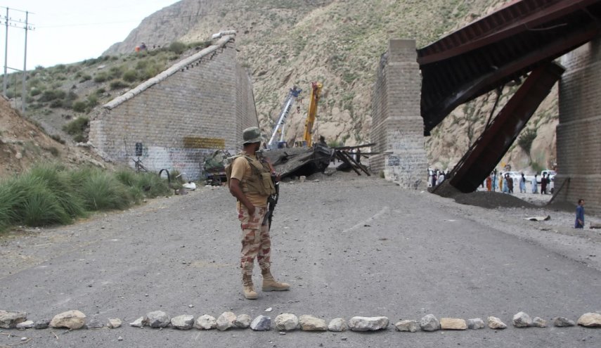 مقتل 7 جنود باكستانيين باستهدافهم بعبوة ناسفة