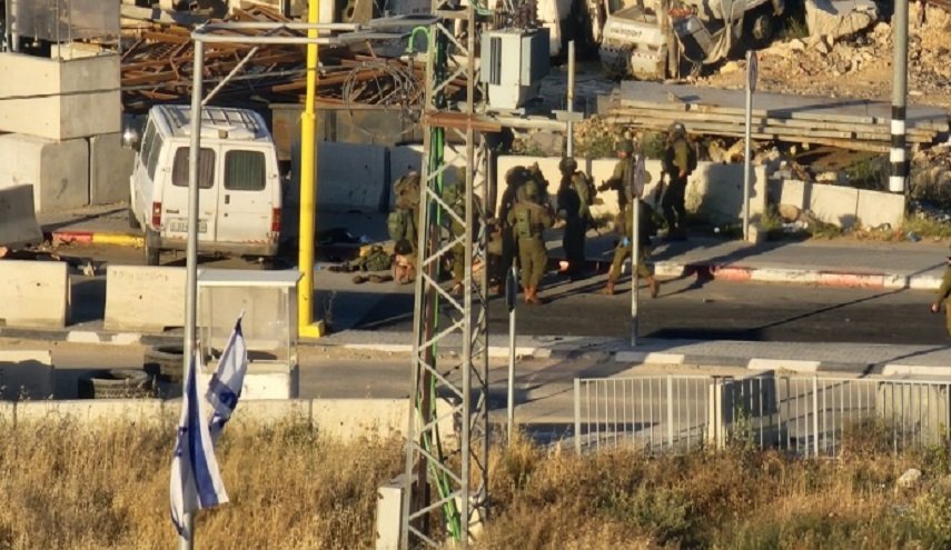 إصابة جندي إسرائيلي في عملية دهس قرب الخليل واستشهاد منفذها

