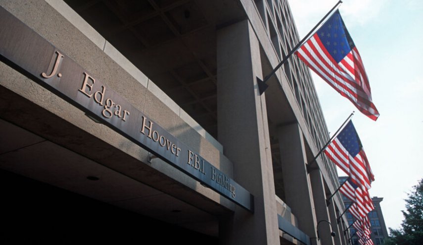 إعادة مهاجرين لمركز احتجاز بأمريكا بعد نقلهم إلى المطار لترحيلهم إلى بلد عربي
