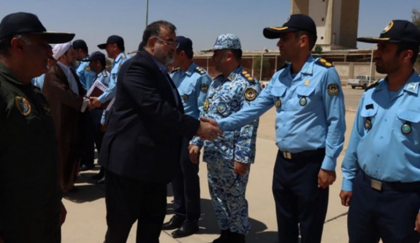 قائد سلاح الجو بالجيش الايراني يتفقد قاعدة 