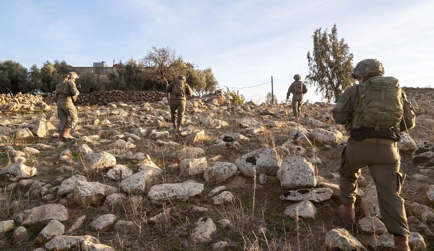 جيش الاحتلال يتوغل جنوب القنيطرة ويعتقل مدنيين سوريين
