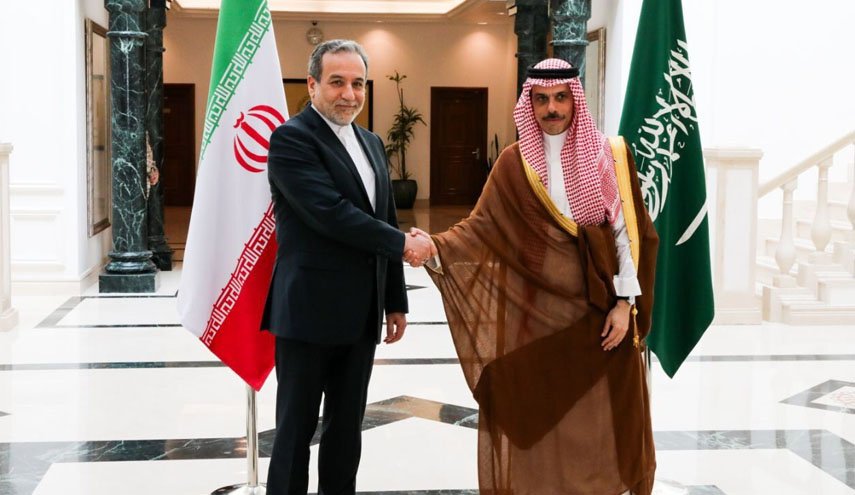 عراقچی با وزیر خارجه عربستان سعودی دیدار کرد