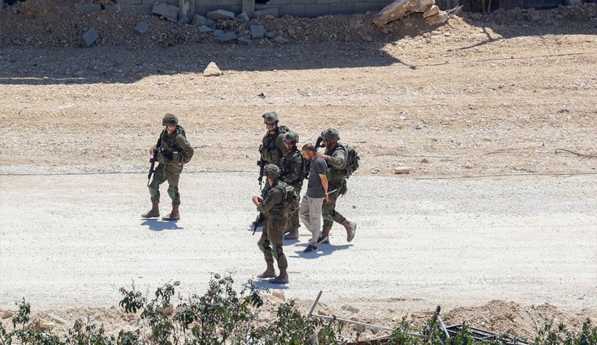 الاحتلال يشن حملة دهم واعتقالات في الضفة الغربية