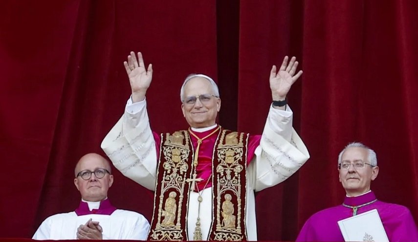 البابا الجديد يثير جدلاً على مواقع التواصل الاجتماعي.. فما السبب؟