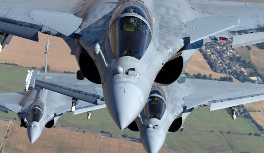 ماكرون: مستعدون لمناقشة نشر طائرات حاملة للأسلحة النووية في أوروبا