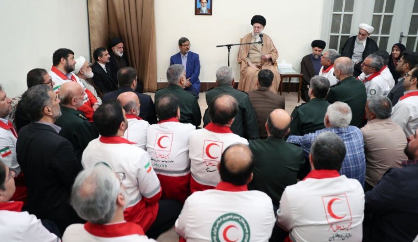 رهبر انقلاب: امدادگران مظهر انسان دوستی هستند